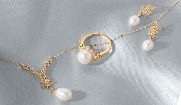 Pearl Jewelry | REEDS Jewelers